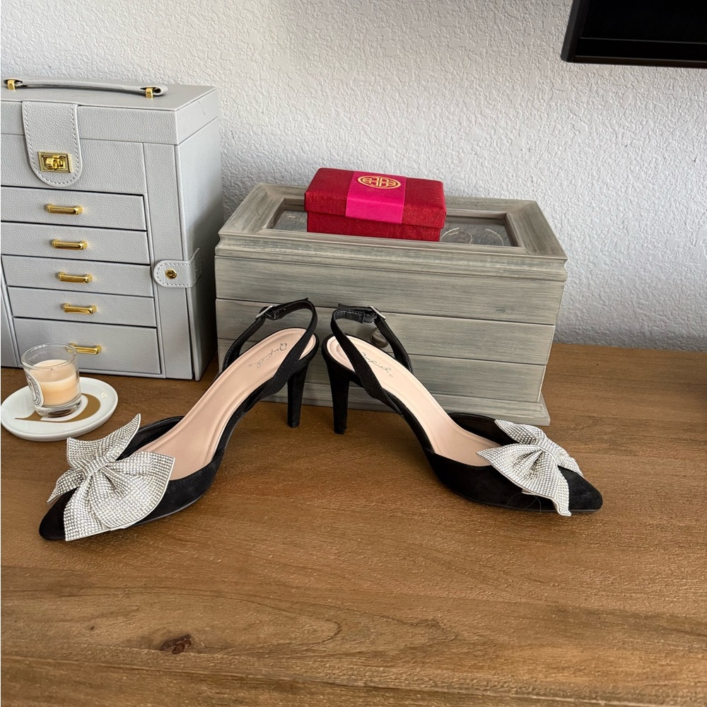 Qupid Black and Silver Bow Heels - Picture 2 of 3